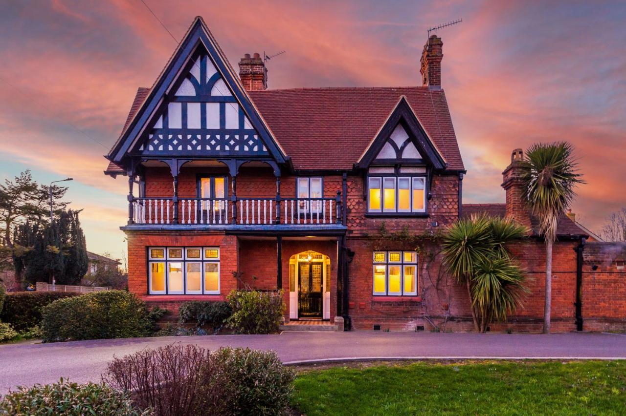 Exquisite Home In Windsor By Casa By Grace, Near Legoland, Perfect For Large Groups, Pet Friendly, Free Parking, Sleeps 7-9! Eksteriør bilde