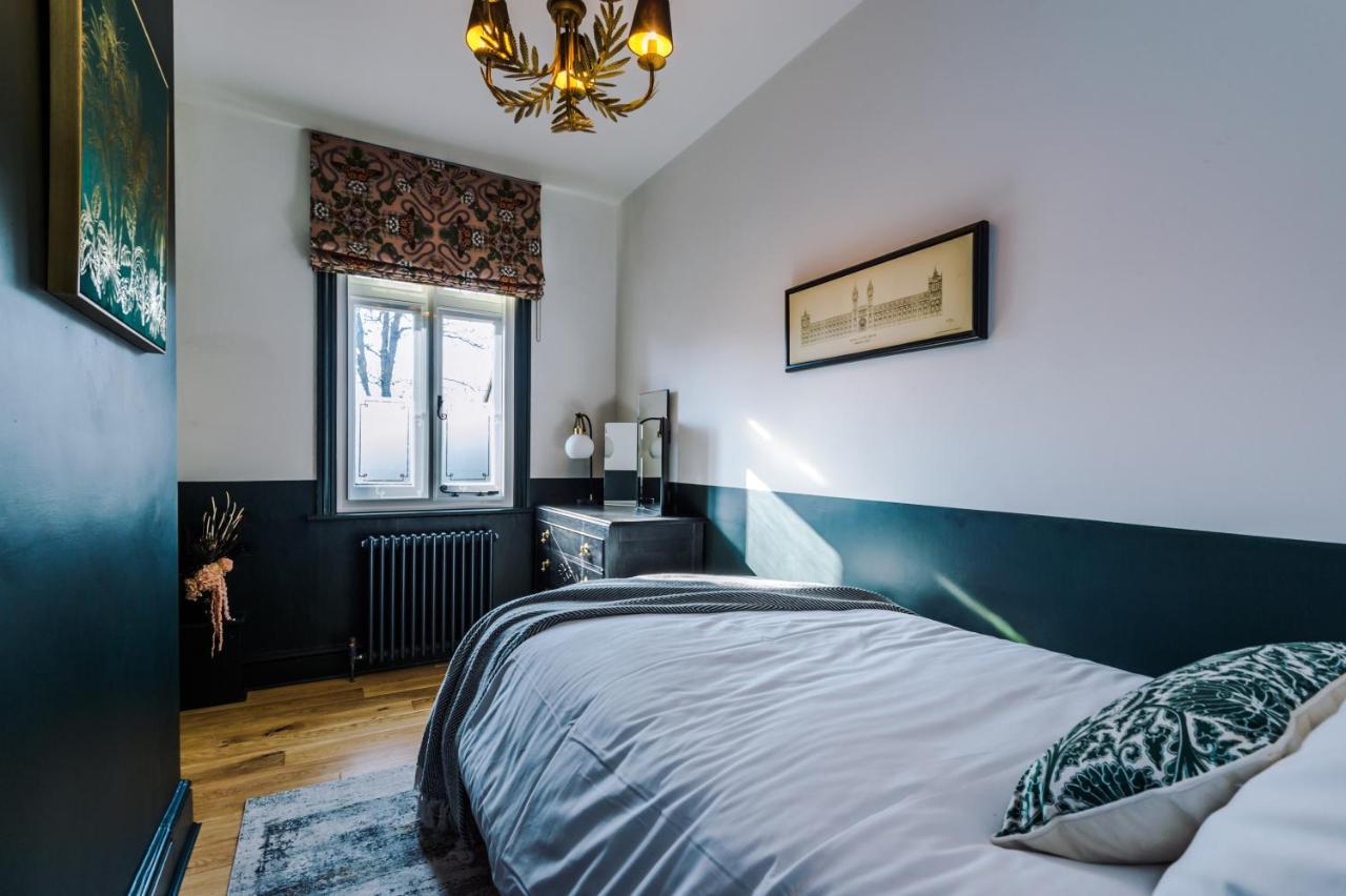 Exquisite Home In Windsor By Casa By Grace, Near Legoland, Perfect For Large Groups, Pet Friendly, Free Parking, Sleeps 7-9! Eksteriør bilde