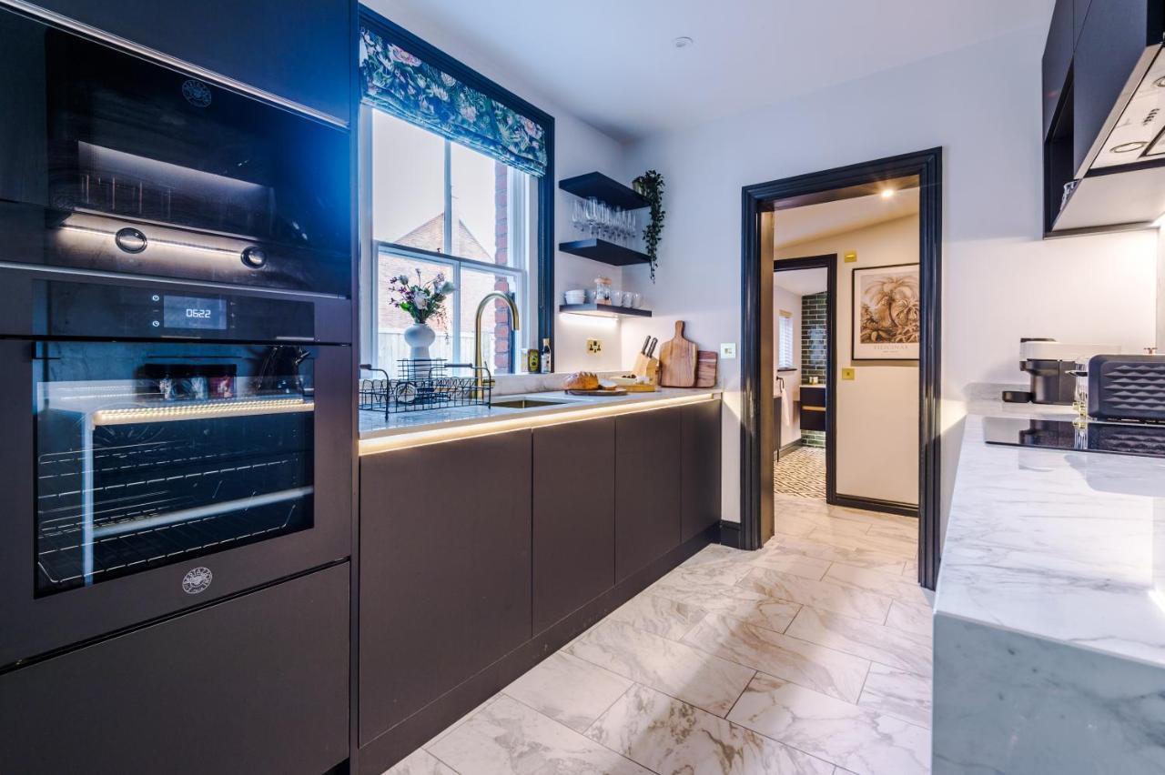 Exquisite Home In Windsor By Casa By Grace, Near Legoland, Perfect For Large Groups, Pet Friendly, Free Parking, Sleeps 7-9! Eksteriør bilde